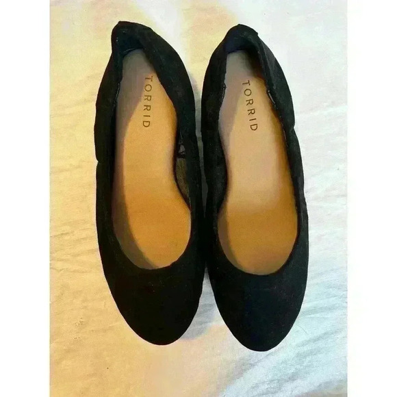 Torrid Flats Shoes Black Vegan Leather Ballet Flat Almond Toe Women's Size 7 WW - Picture 4 of 8